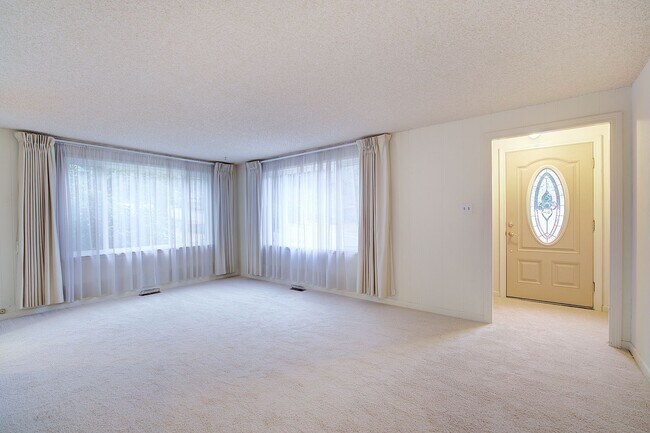 Building Photo - 2bd/1.5ba Redmond Home