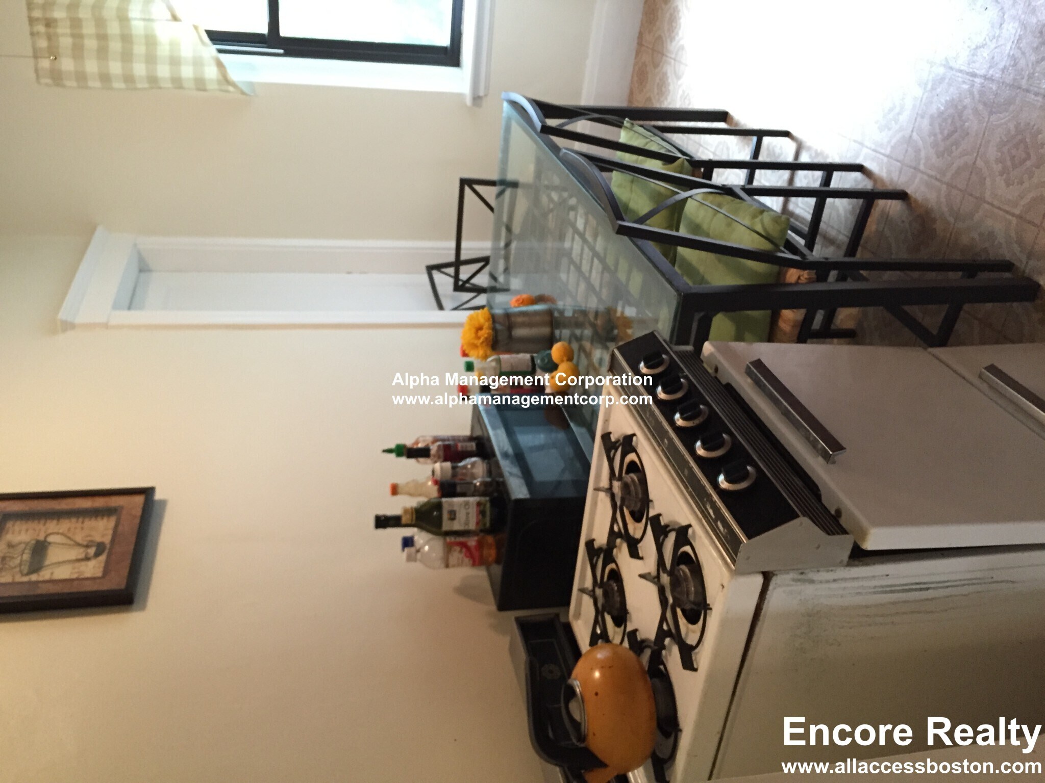 Building Photo - 349 Pleasant St