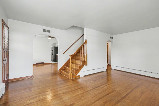 Building Photo - 2327 Chestnut St