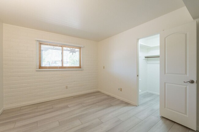 Building Photo - 3615 E Calle Alarcon