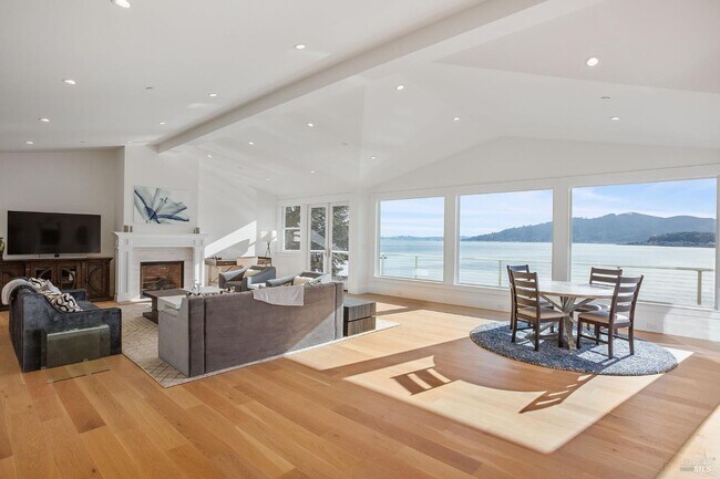 Building Photo - 386 Greenwood Beach Rd