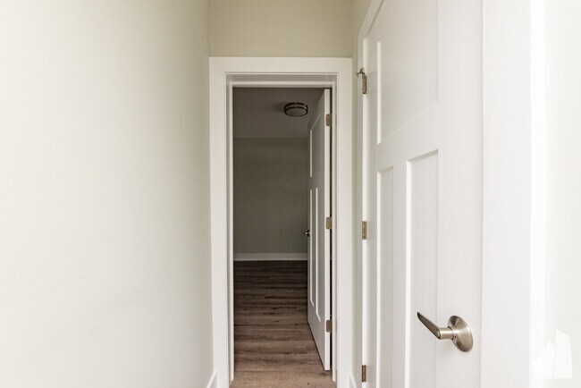 Building Photo - 485 Roger Williams Ave