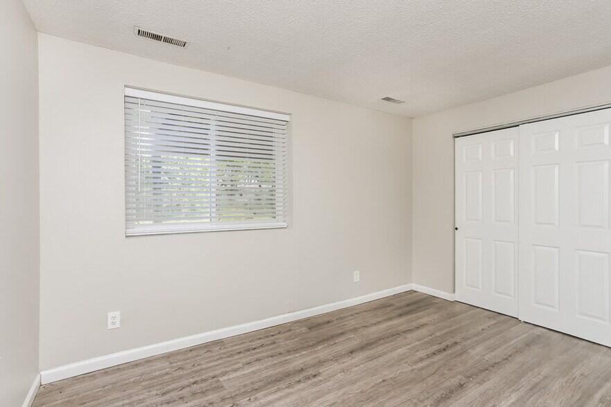 Building Photo - 1690 Woodman Dr