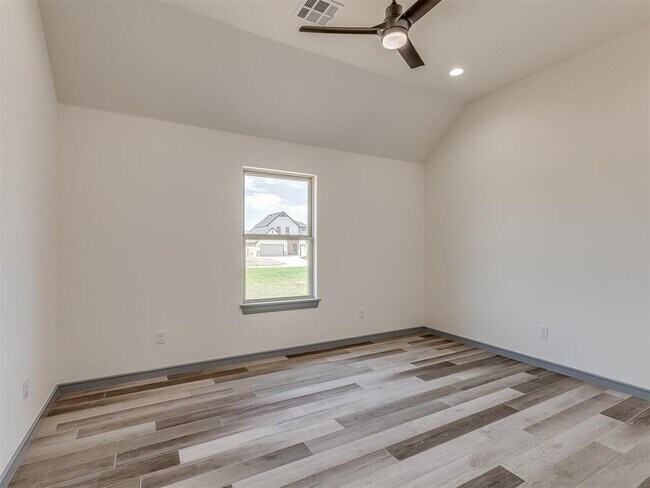 Building Photo - 9333 SW 33rd Pl