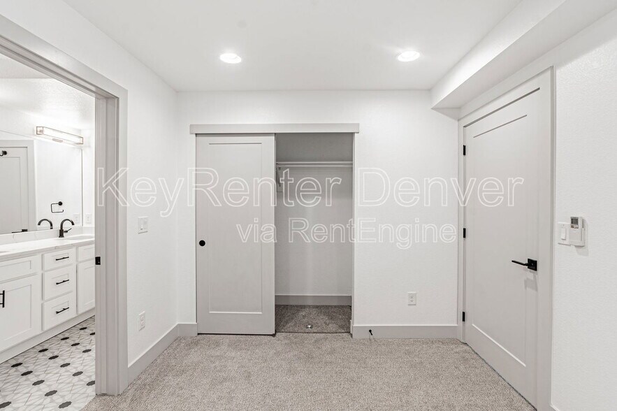 Building Photo - 1468 Yates St