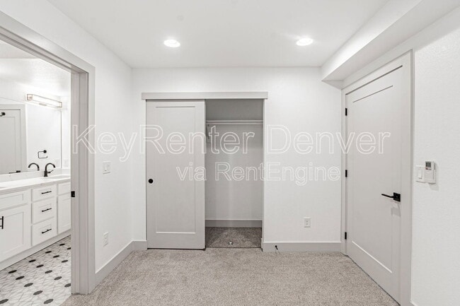 Building Photo - 1468 Yates St