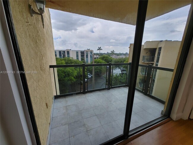 Building Photo - 11800 SW 18th St