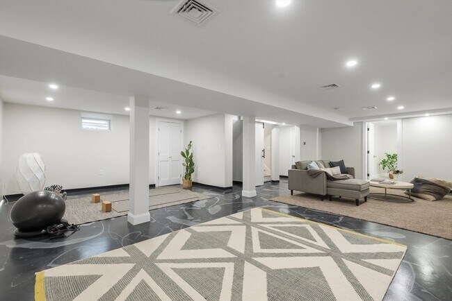 Building Photo - 6 Gordon Rd