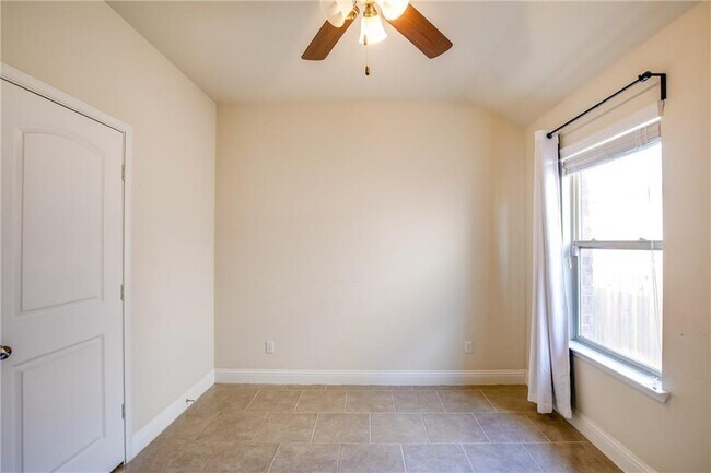 Building Photo - 3409 De Torres Cir