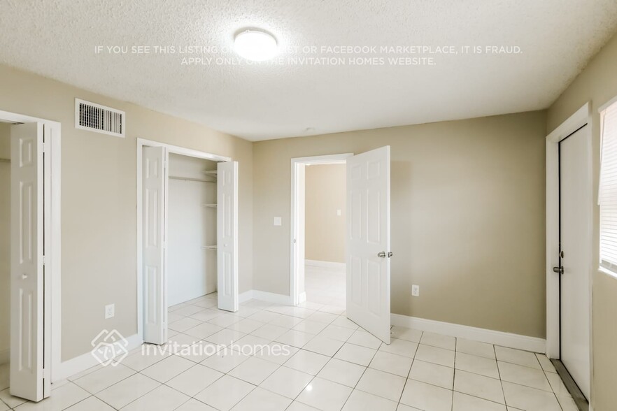 Building Photo - 1435 SW 137th Pl