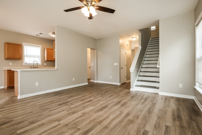 Building Photo - 301 Pimpernel St