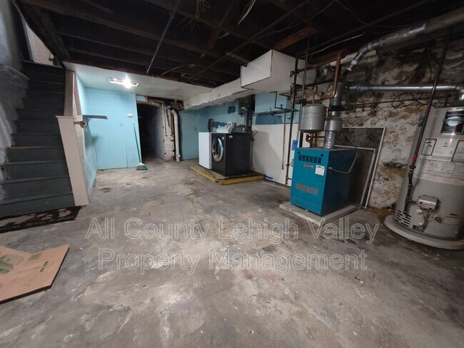 Building Photo - 226 E Ettwein St