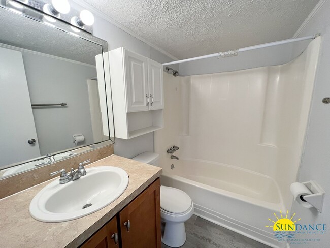 Building Photo - 1 mile East of Hurlburt AFB, beautiful Cedars condo!