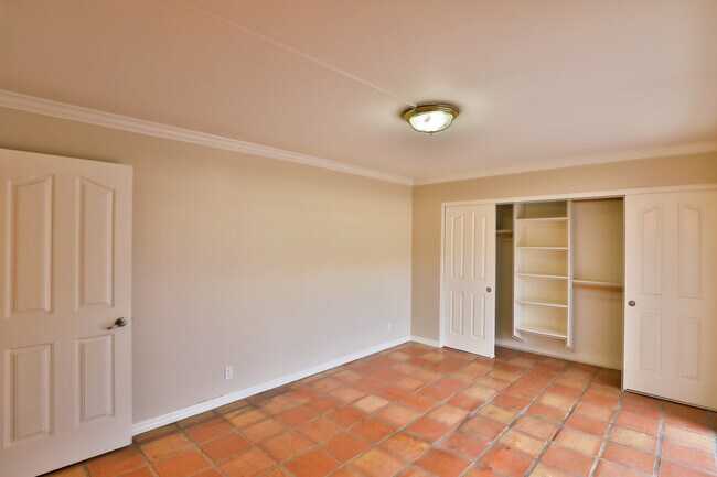 Building Photo - 1730 W Emelita Ave