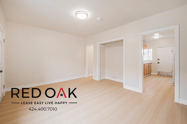 Building Photo - 638 E 82nd St