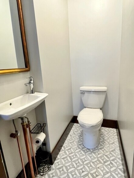 1/4 Bath - 692 Main St