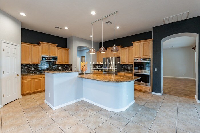 Building Photo - 13354 W San Miguel Ave