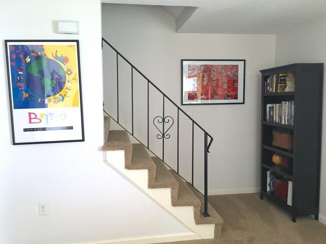 Building Photo - 32 Birchwood Dr