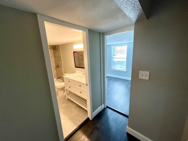 Building Photo - Beautifully Remodeled 3 Bedroom, 2 Bathroo...