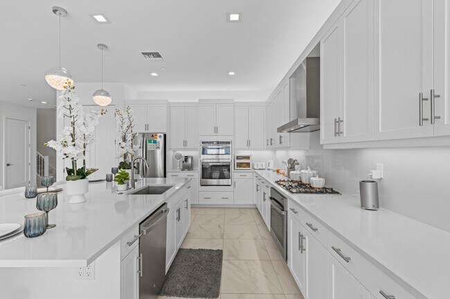Building Photo - 12884 Wingspan Ct