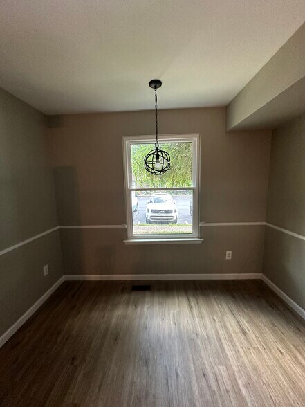 Breakfast area in kitchen - 887 Williams Pl