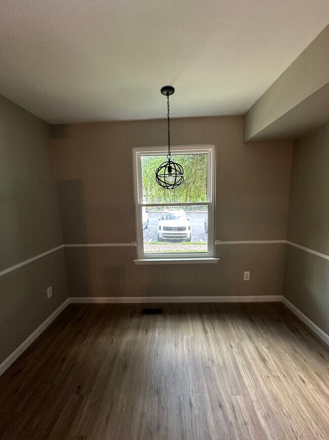 Breakfast area in kitchen - 887 Williams Pl