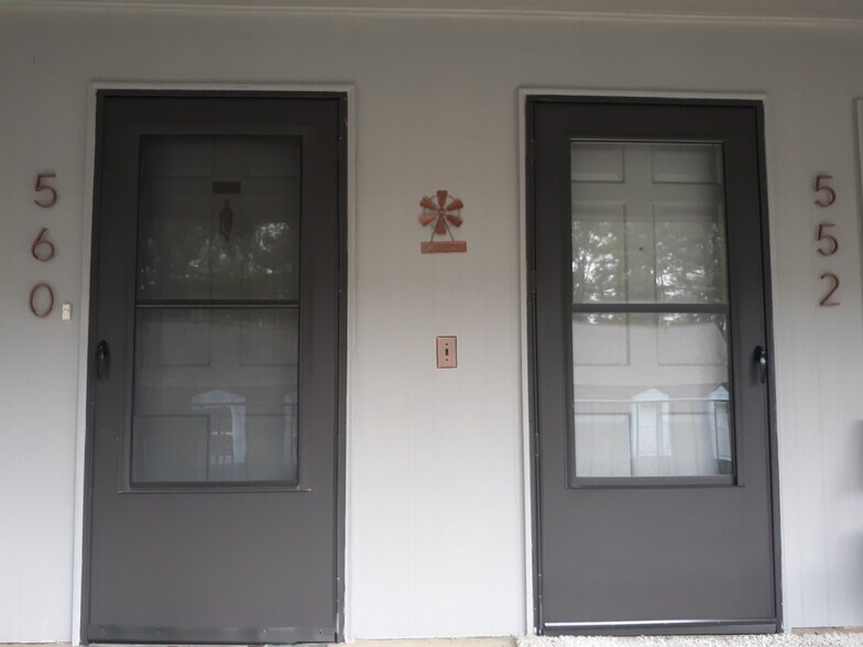 Upstairs unit 552 - 552 Wimbledon Ct