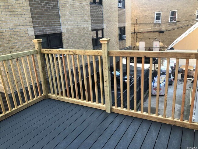 Building Photo - 114 W Chester St