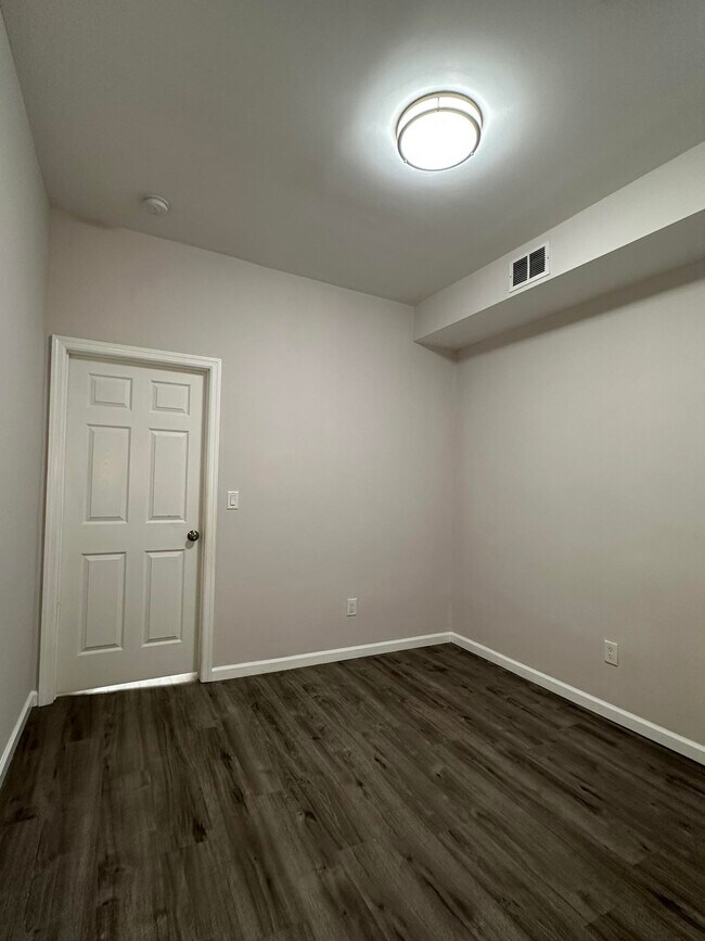 Building Photo - 38 Clendenny Ave