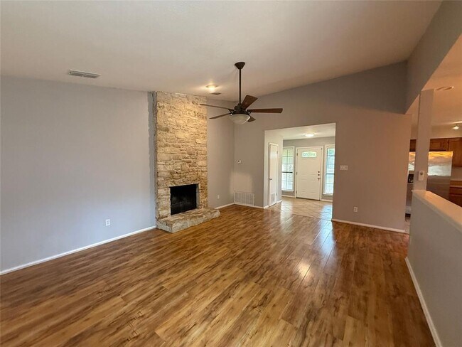 Building Photo - 2811 Crownspoint Dr