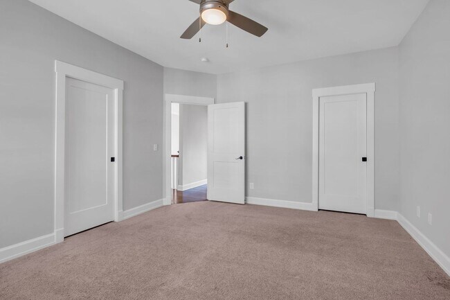Building Photo - Stunning 5BE/4.5BA in the heart of Green H...