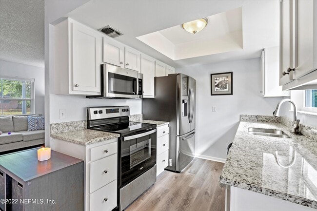 Building Photo - 8440 Frost St N