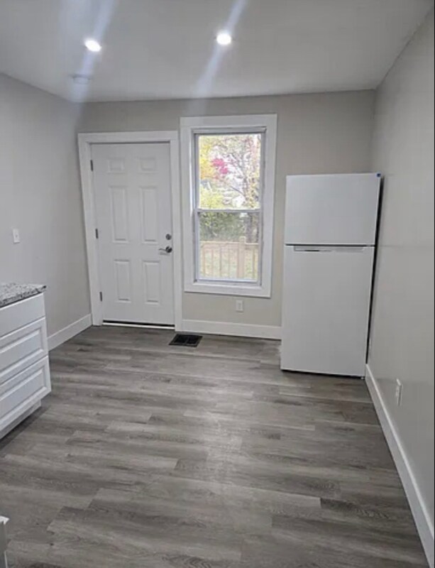 Building Photo - 159 Lincoln St