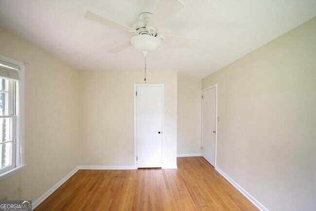 Building Photo - 120 Soule St
