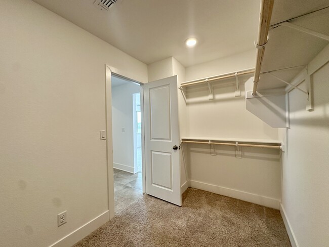 Building Photo - 8044 Texas Hls St