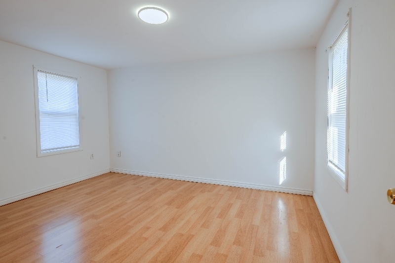 Building Photo - 301 McLean St