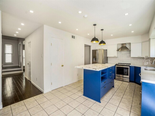 Building Photo - 746 Country Pl Dr