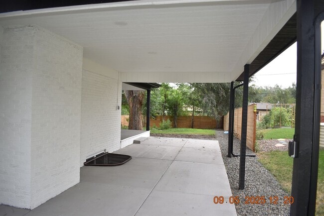 Building Photo - 4 bedroom / 3 bath / Beautifully Updated