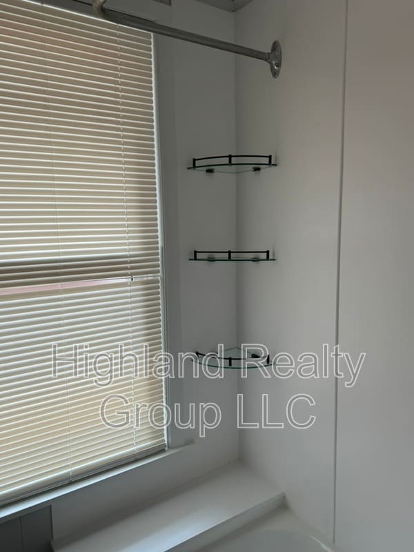 Building Photo - 911 Blunston St