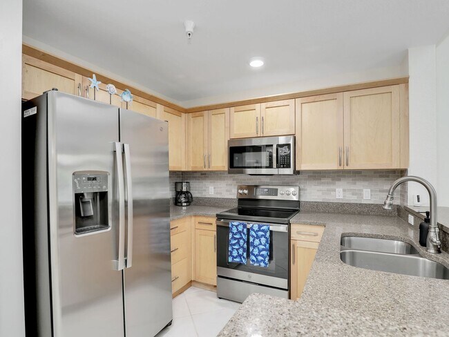 Building Photo - Stylish Seasonal Condo Rental in the Heart of Naples – 3BR Condo in Botanical Place!