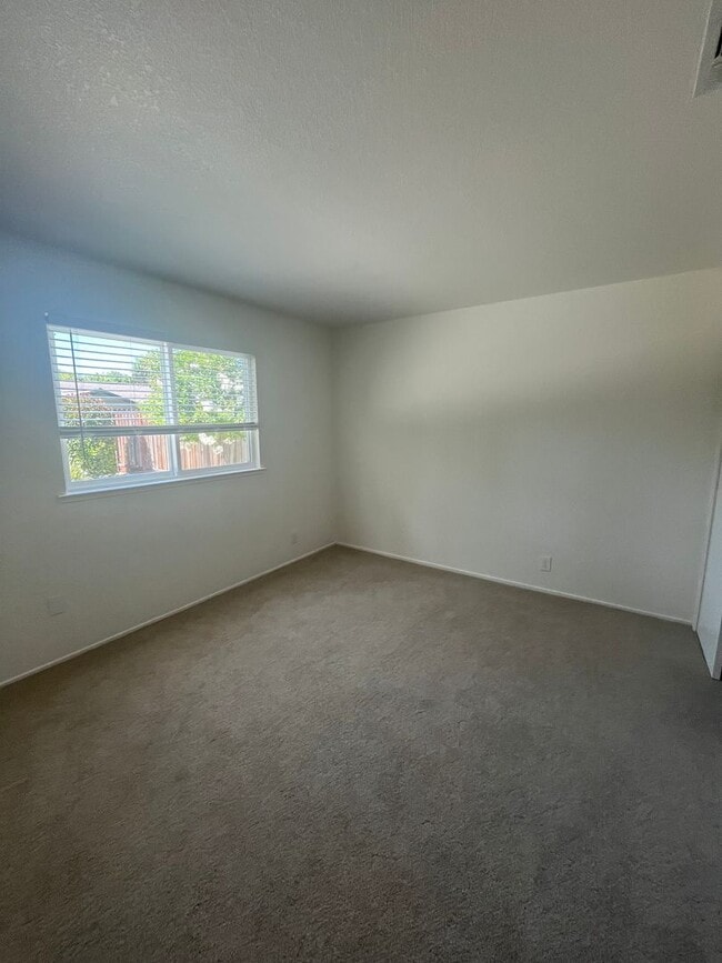 Building Photo - Charming 3/2 Home in Woodland-$500.00 OFF ...