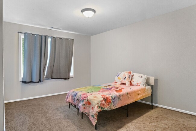 Building Photo - 485 Candlestick Dr