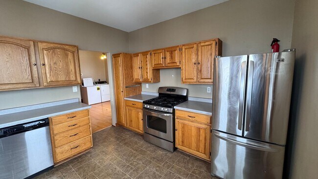 Building Photo - 1712 W 3rd St