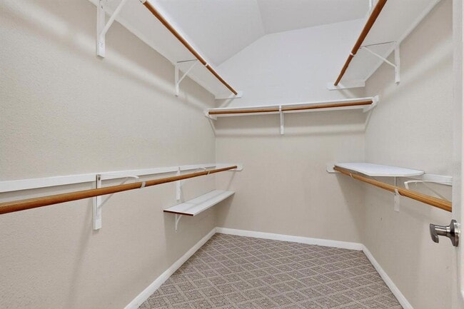 Building Photo - 360 Canterbury Dr