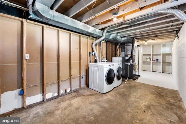 Building Photo - 10422 Floral Dr