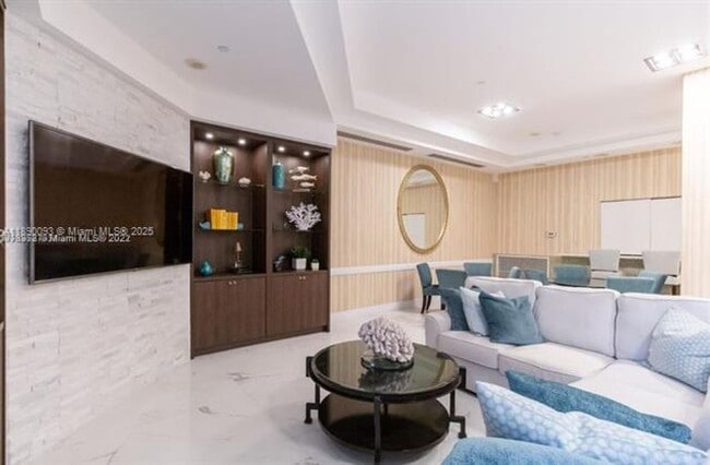 Building Photo - 6917 Collins Ave