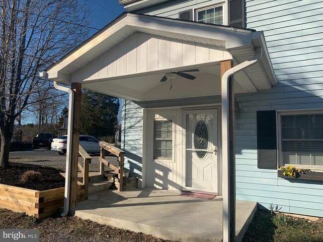 Primary Photo - 781 Powhatan Beach Rd