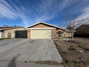 Building Photo - Unique property with NO HOA