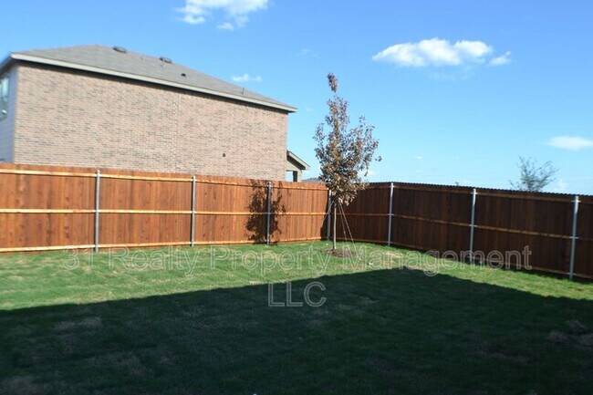 Building Photo - 6417 Bishop Dr