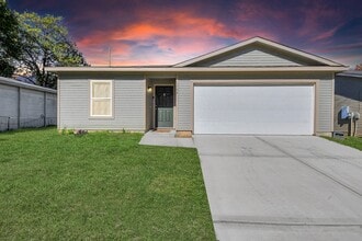 Building Photo - 164 Goldenrod